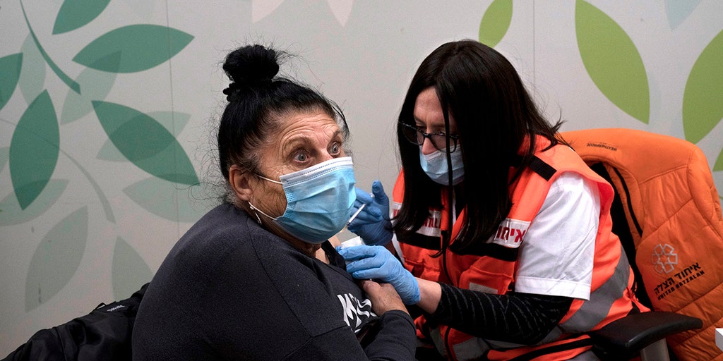Israel administers 4th COVID-19 vaccine dose to over 500,000
people