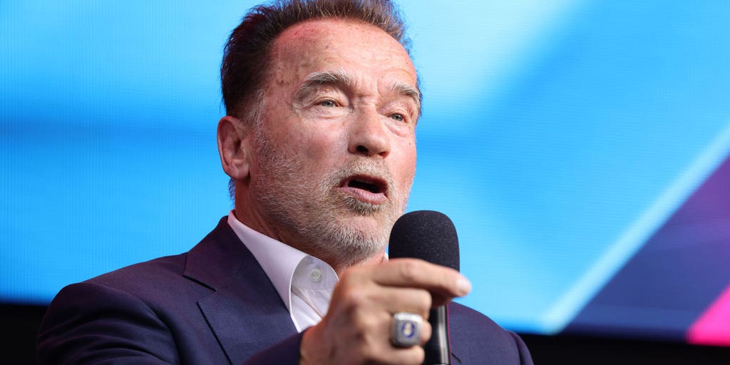 https://a57.foxnews.com/static.foxnews.com/foxnews.com/content/uploads/2022/01/1024/512/Arnold_Schwarzenegger_Getty.jpg?ve=1&tl=1