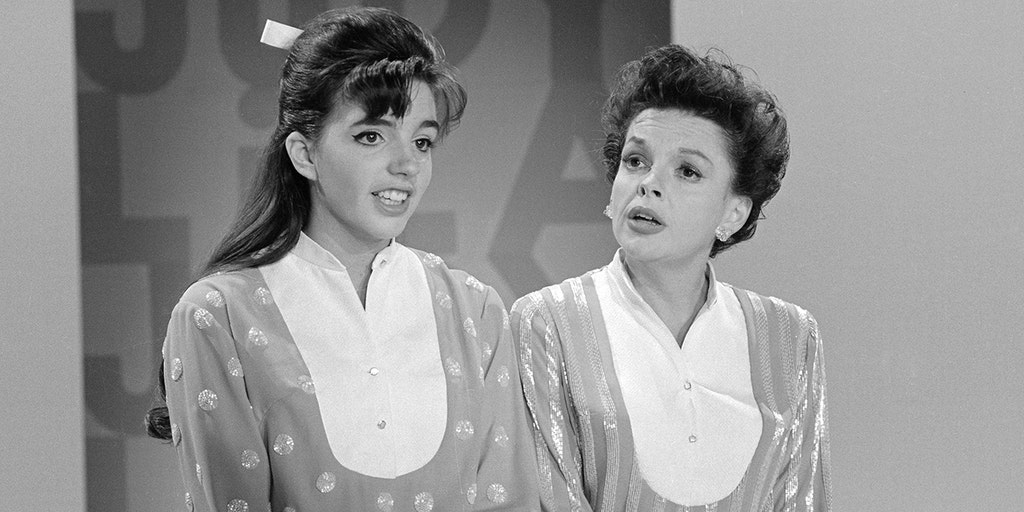Liza Minnelli recalls how Judy Garland helped her cope with stage