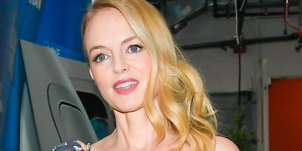 Heather Graham, 52, takes a dip in Utah's hot springs while enjoying a vacation - Vimarsana News