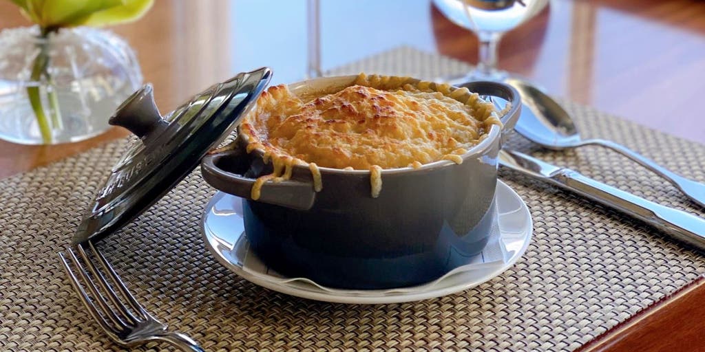Cheesy French onion soup from a famous New England hotel: Try the recipe - Vimarsana News