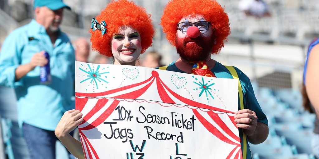 Hope and Trevor: Jags fans bring enthusiasm, fashion statements to