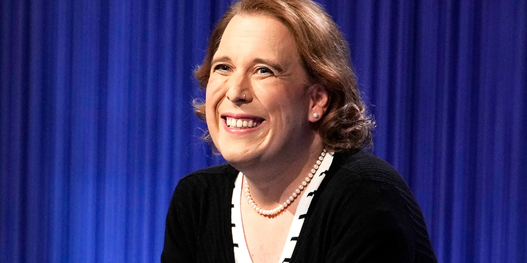 Amy Schneider describes prep for 'Jeopardy!' run, questions that 'haunt' her, quitting job post-$1.3M win - Vimarsana News