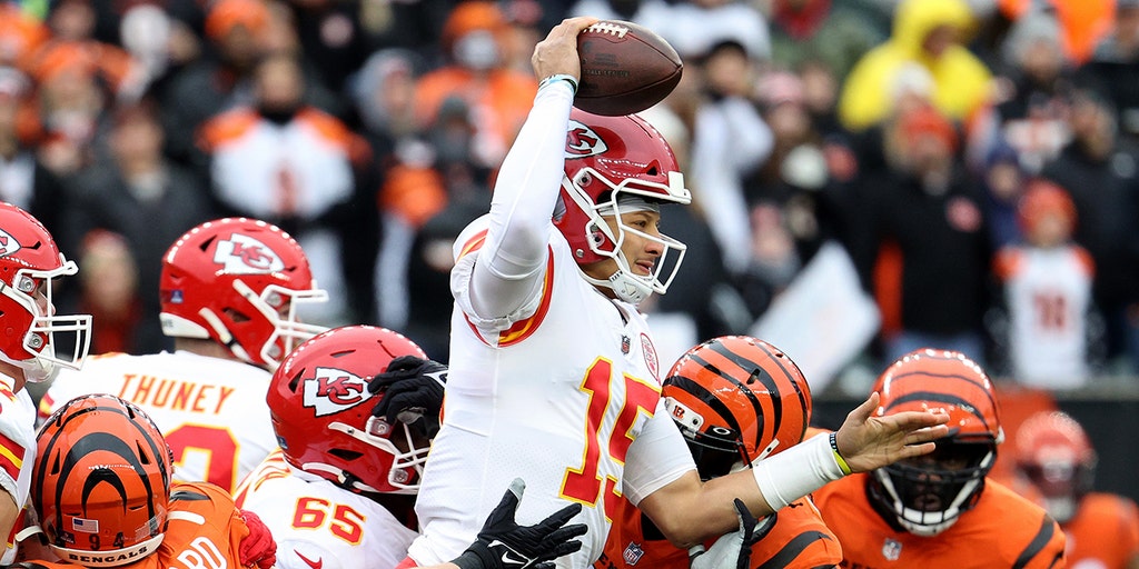 Cincinnati Bengals win AFC North by beating Kansas City Chiefs 34-31