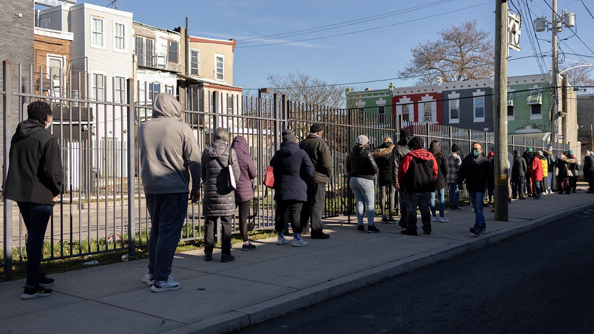 Dec. 20: Residents wait in line to receive free rapid at-home Covid-19 test kits at a vaccine clinic in Philadelphia, Pennsylvania. Photographer: Hannah Beier/Bloomberg via Getty Images