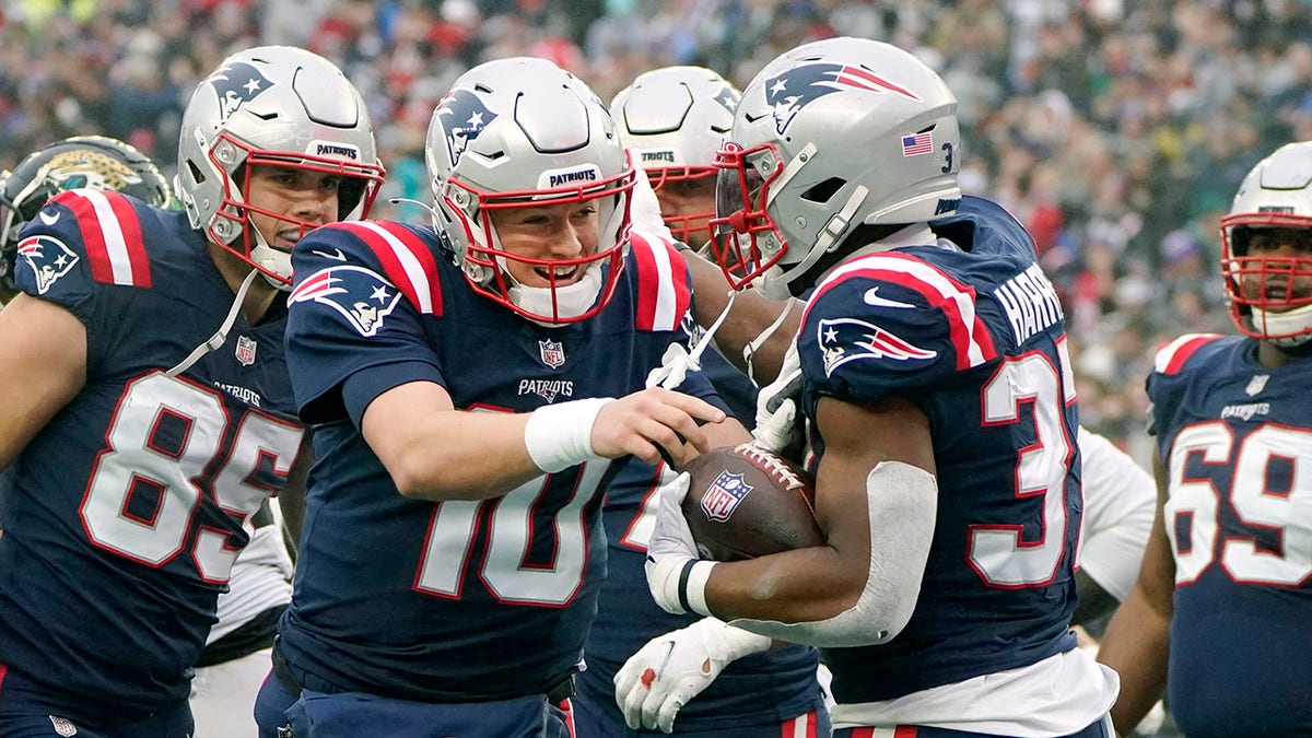 Patriots secure playoff ticket with emphatic win over Jaguars