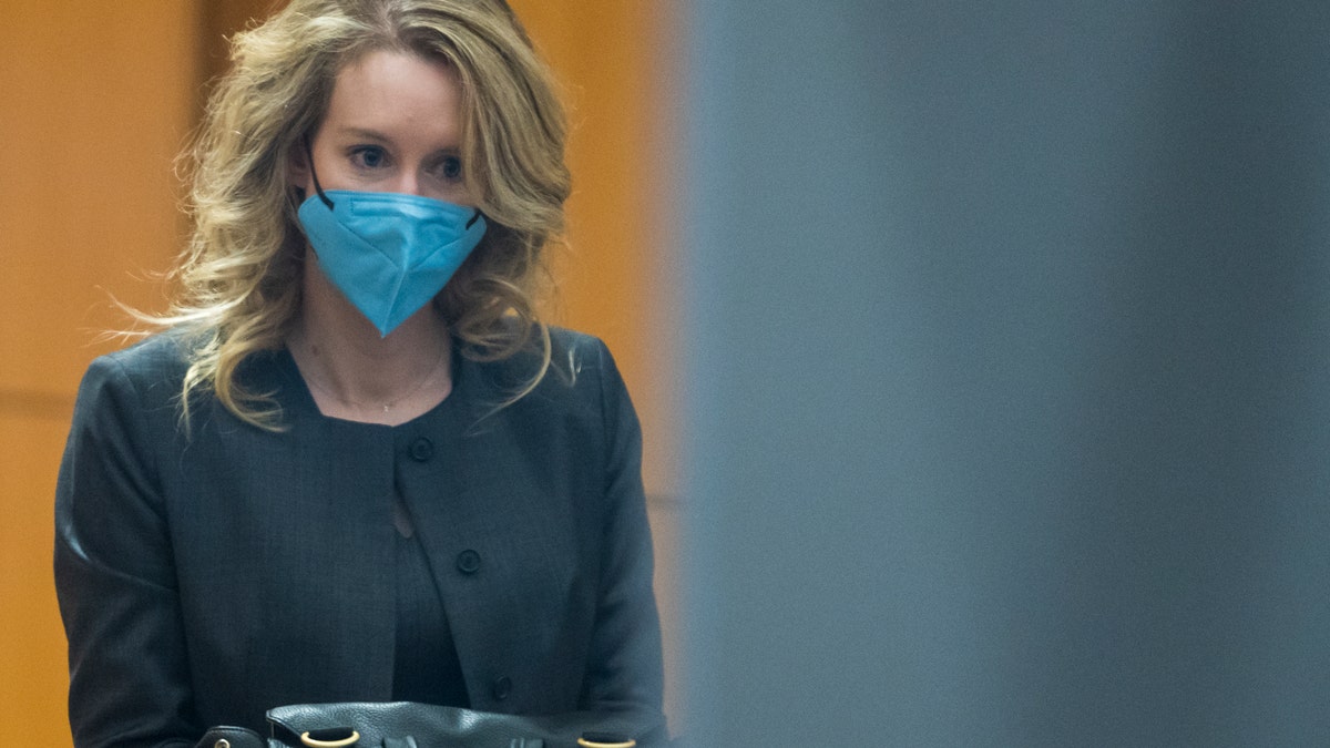 Elizabeth Holmes walks into federal court in San Jose, Calif., Monday, Jan. 3, 2022. (AP Photo/Nic Coury)