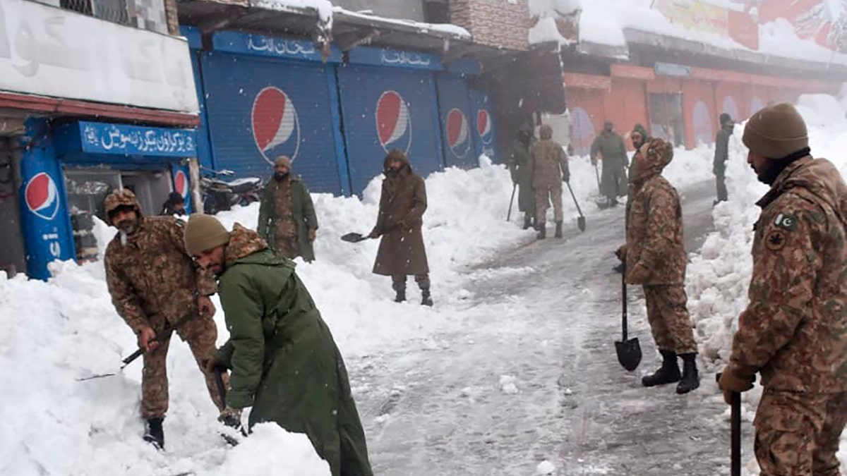 Army members take part in a rescue operation in a heavy snowfall-hit area in Murree, some 28 miles (45 kilometers) north of the capital of Islamabad, Pakistan, Saturday, Jan. 8, 2022. (Inter Services Public Relations via AP)