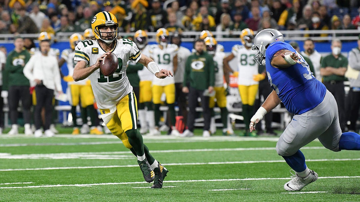 Quarterback Aaron Rodgers scrambles