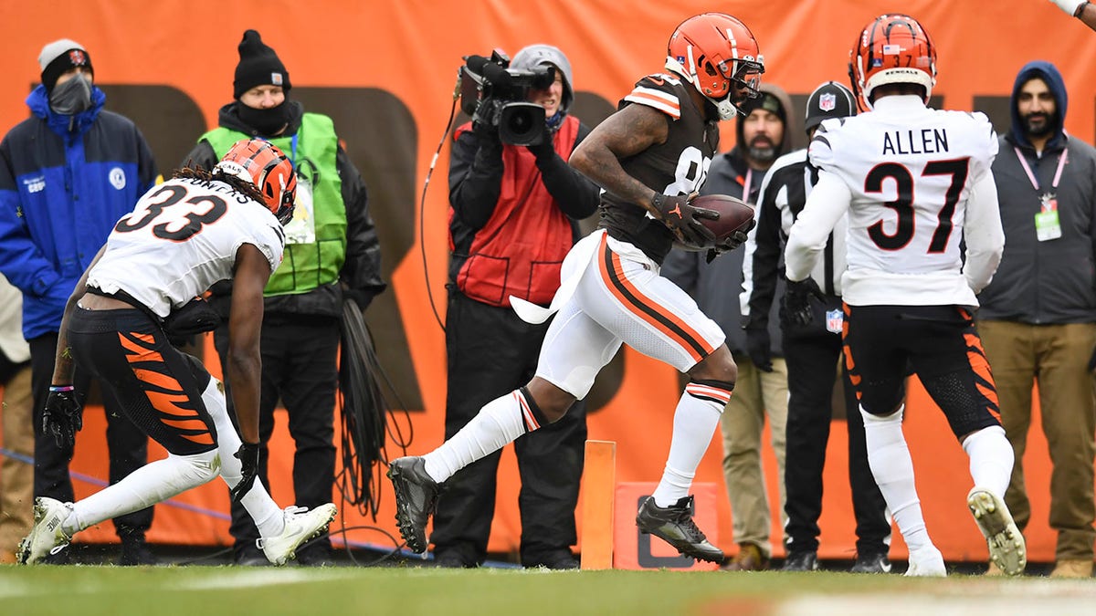 Cleveland Browns wide receiver Jarvis Landry scores a 26-yard touchdown after a pass during the first half of an NFL football game against the Cincinnati Bengals, Sunday, Jan. 9, 2022, in Cleveland.