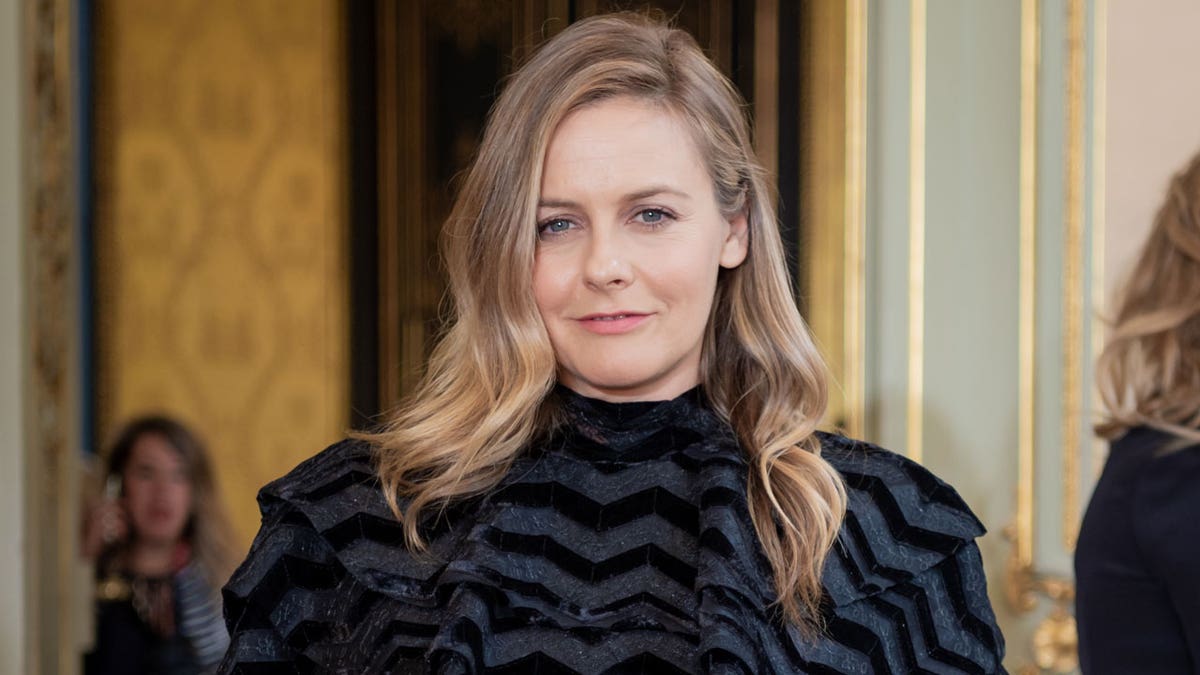 Alicia Silverstone Illness What Illness Is She Going Through