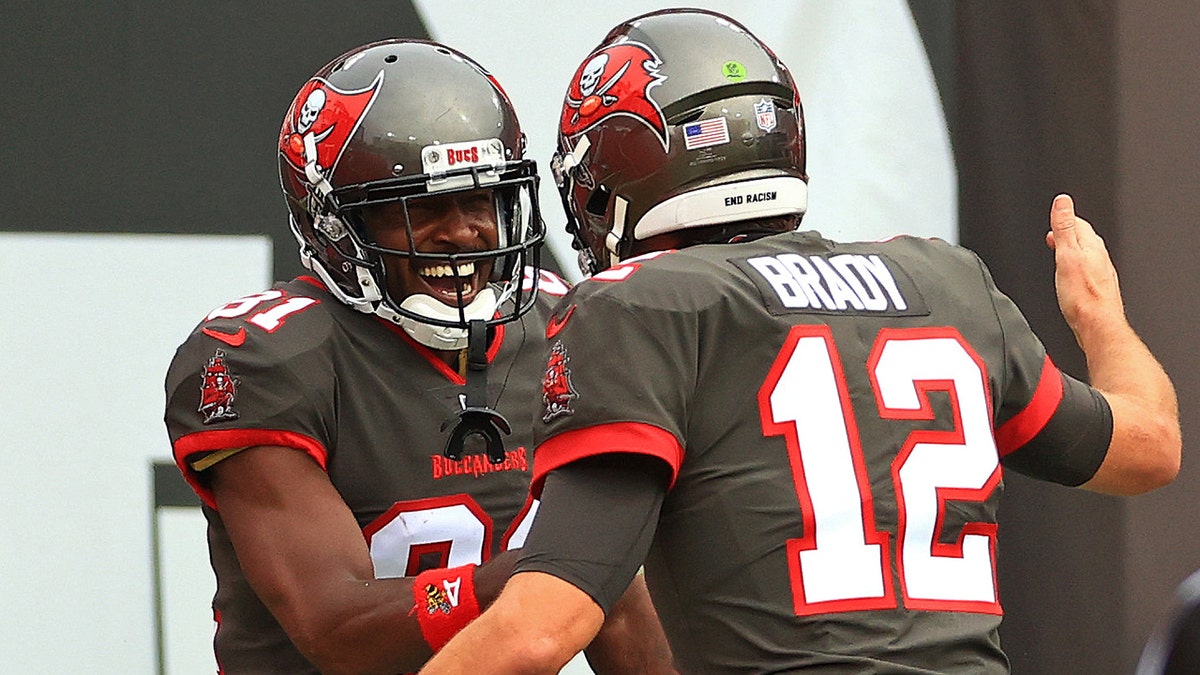 Antonio Brown celebrates a TD