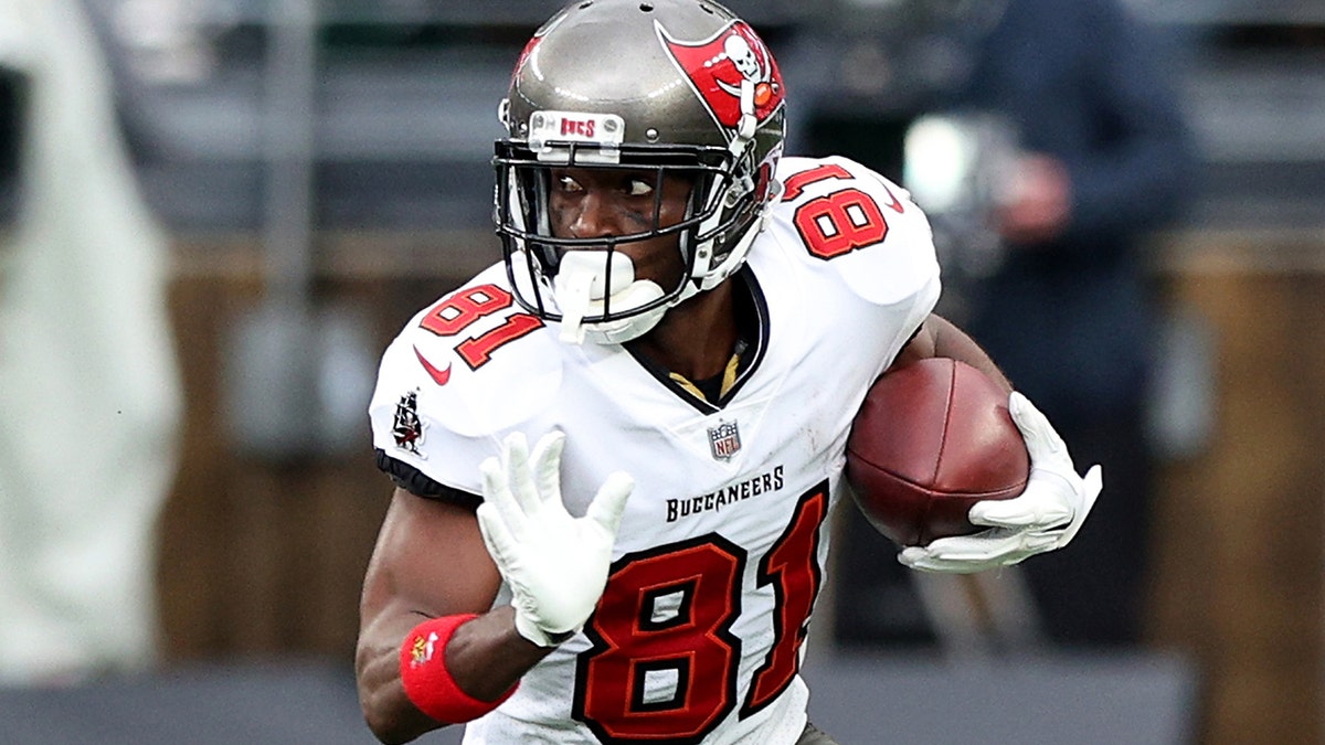 Antonio Brown of the Tampa Bay Buccaneers carries the ball against the New York Jets at MetLife Stadium on Jan. 2, 2022, in East Rutherford, New Jersey.