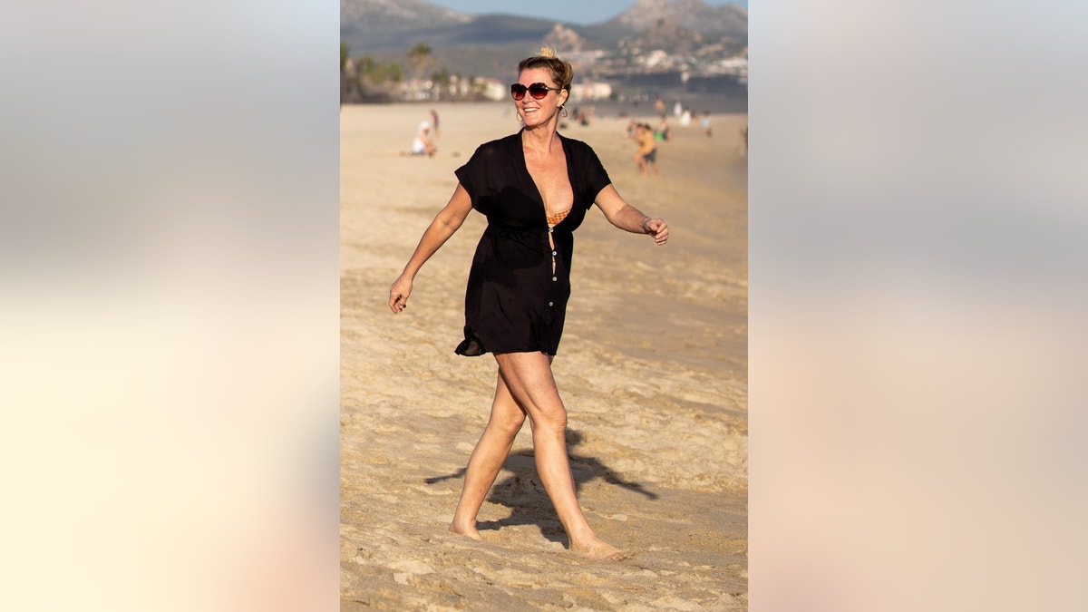 Sanda Lee kicked back in Mexcio with her best friend.