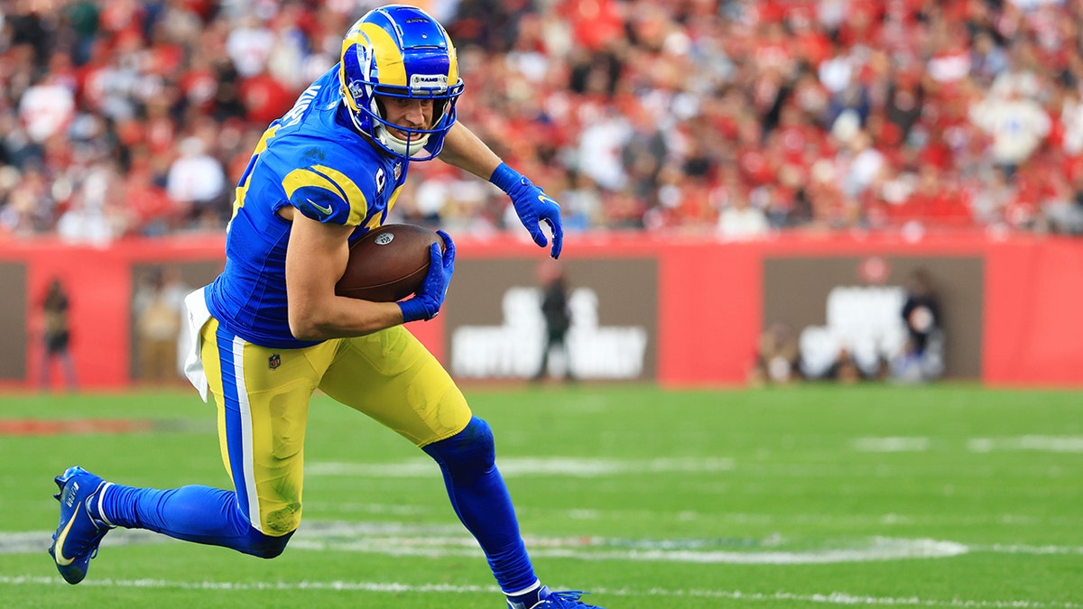 TAMPA, FLORIDA - JANUARY 23: Cooper Kupp #10 of the Los Angeles Rams runs with the ball in the third quarter of the game of the game against the Tampa Bay Buccaneers in the NFC Divisional Playoff game at Raymond James Stadium on January 23, 2022 in Tampa, Florida.