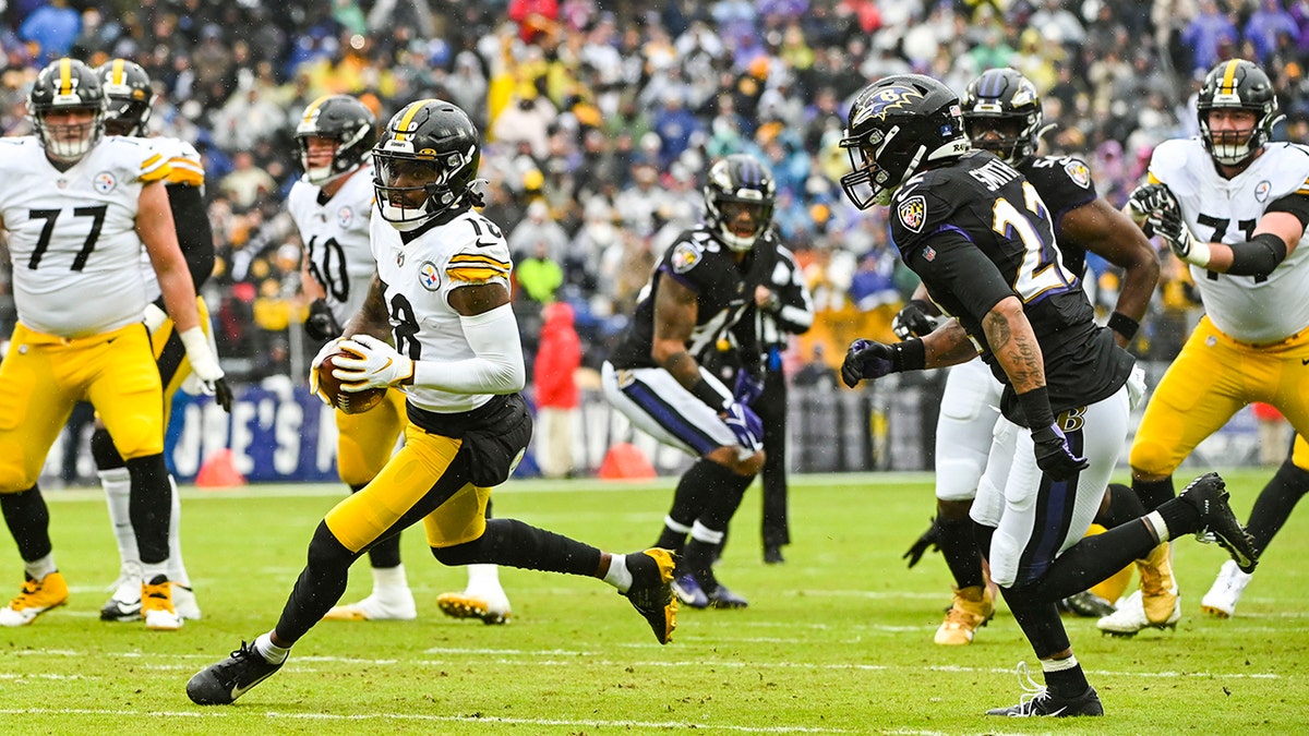 Pittsburgh Steelers wide receiver Diontae Johnson (18) runs after a catch as Baltimore Ravens cornerback Jimmy Smith (22) defense during the first quarter at M&T Bank Stadium in Baltimore.