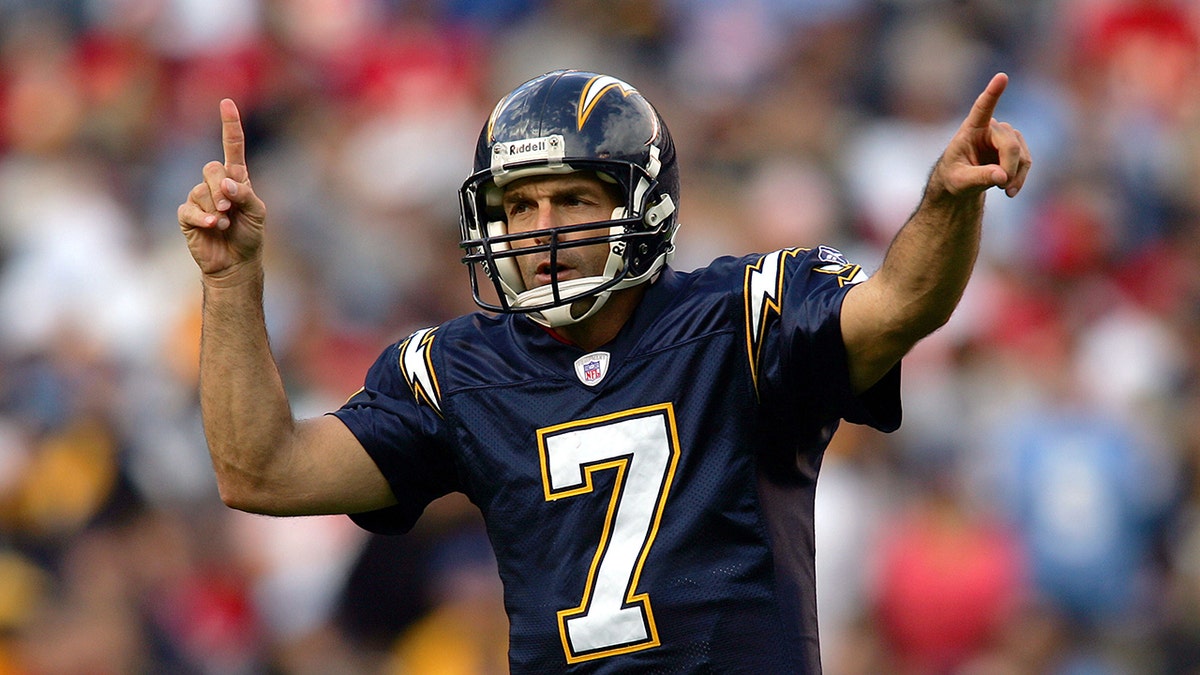 Quarterback Doug Flutie #7 of the San Diego Chargers calls out the play against the Kansas City Chiefs at Qualcomm Stadium on January 2, 2004 in San Diego, California. The Chargers defeated the Chiefs 24-17. 