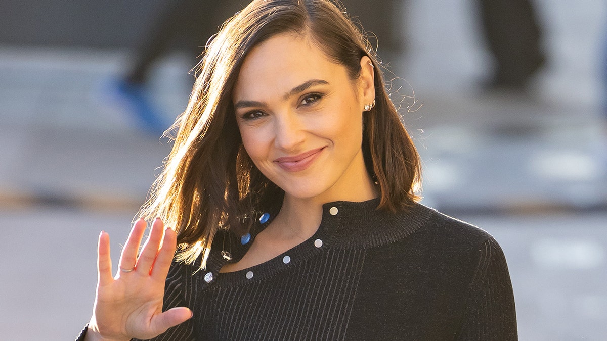 Gal Gadot Reflects On Viral ‘imagine Cover Video Says Gesture Was ‘in Poor Taste Fox News 