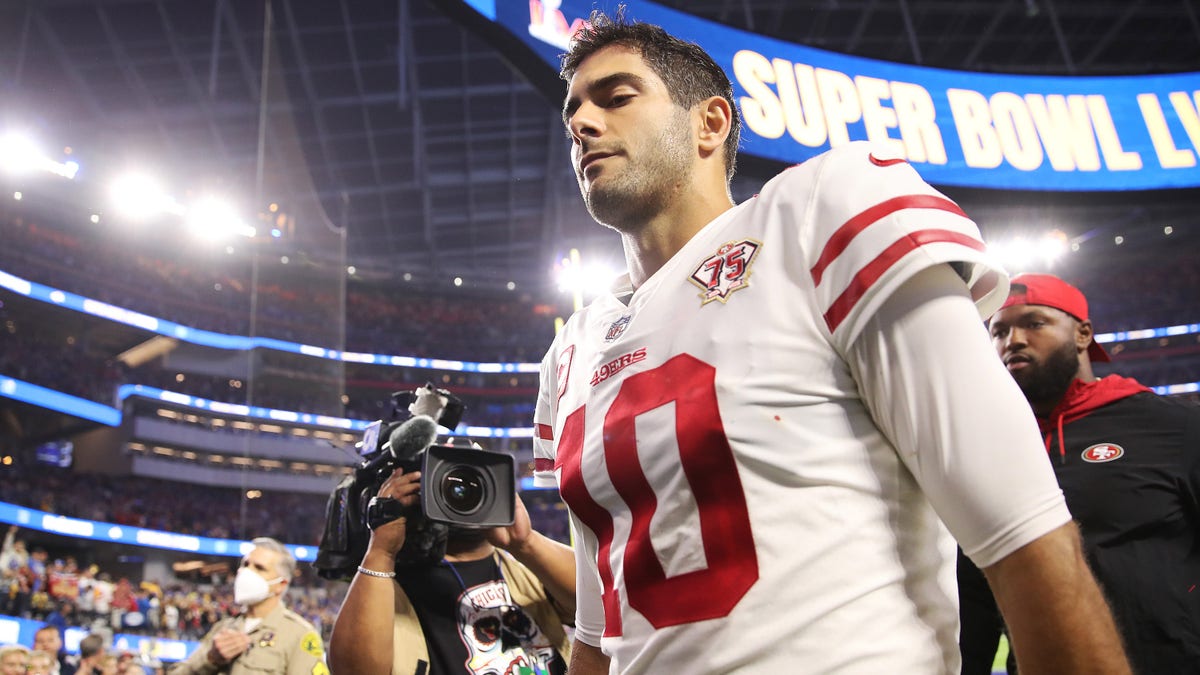 Jimmy Garoppolo walks off the field after losing to the LA Rams
