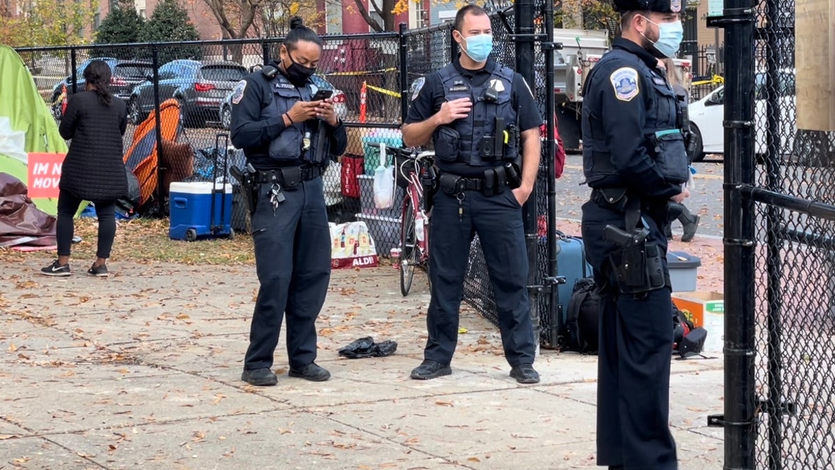 Metropolitan Police Department officers near a homeless encampment. (Fox News/Ethan Barton)