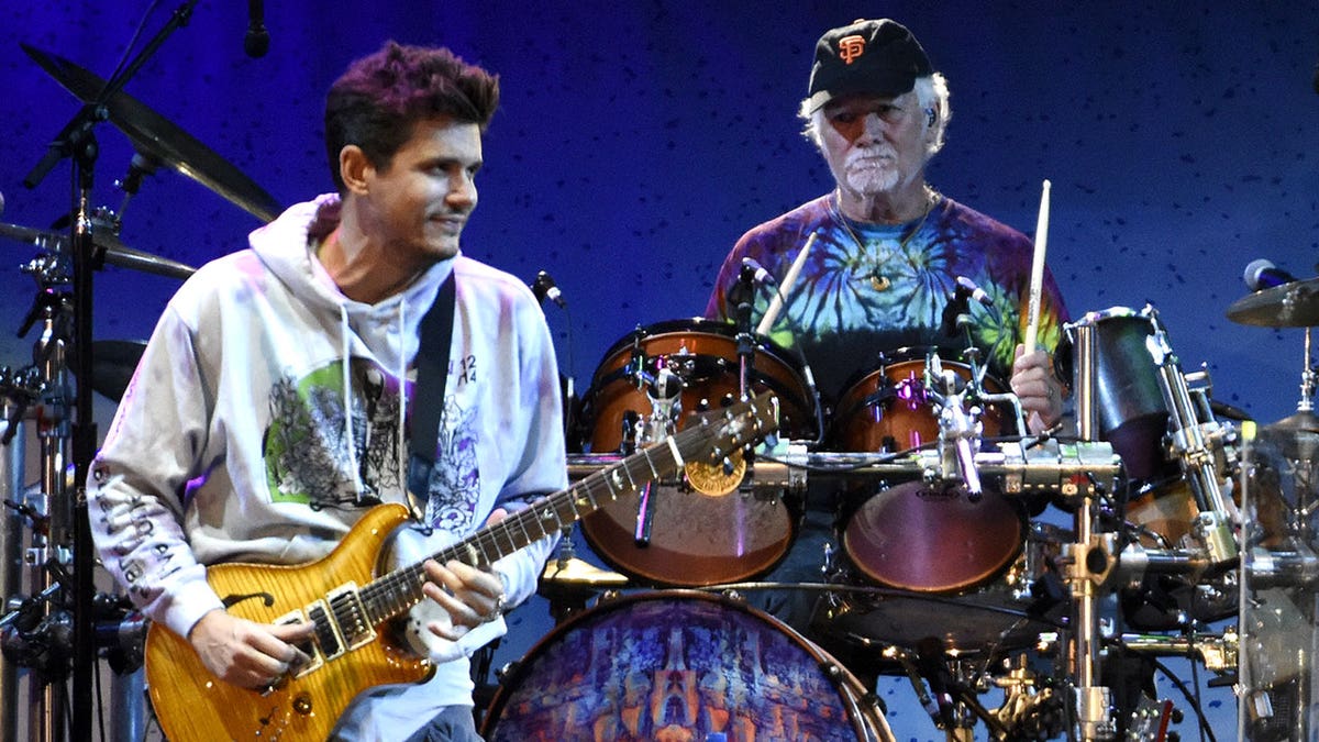 John Mayer plays with Grateful Dead