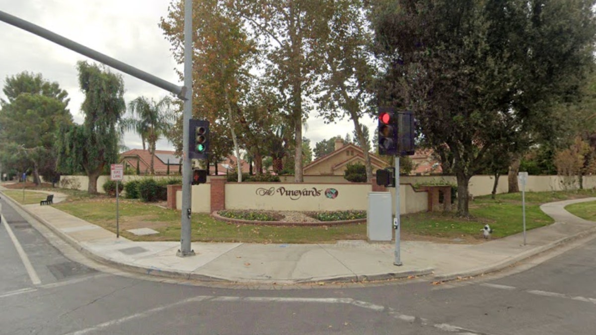 Kroll Way & Gosford, Bakersfield, CA (Google Maps)