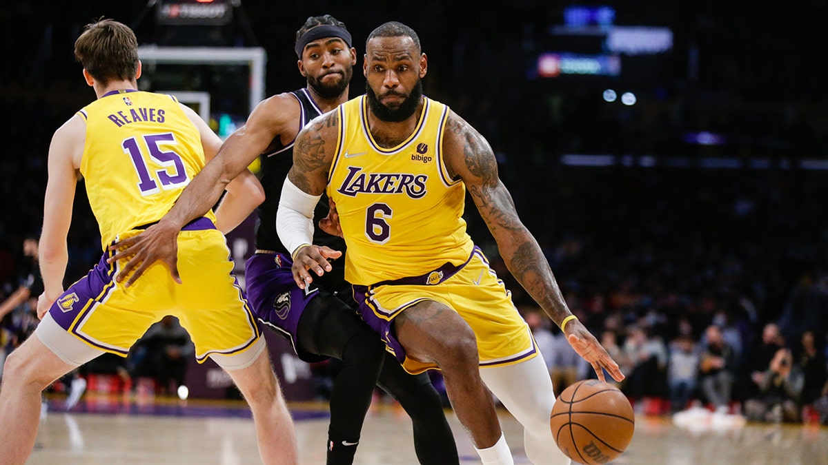 Los Angeles Lakers forward LeBron James (6) drives on the Sacramento Kings on Tuesday, Jan. 4, 2022 in Los Angeles, California.