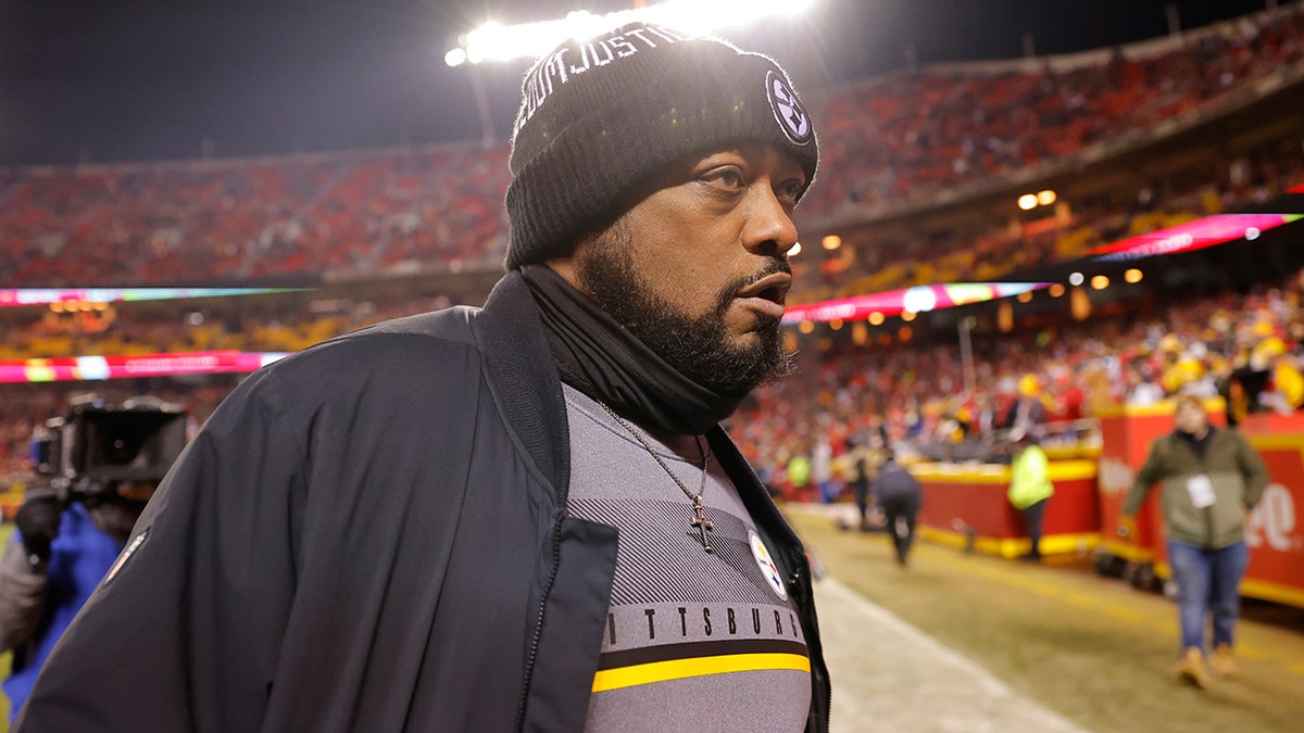 Head Coach Mike Tomlin of the Pittsburgh Steelers looks on before the game against the Kansas City Chiefs in the NFC Wild Card Playoff game at Arrowhead Stadium on January 16, 2022 in Kansas City, Missouri.