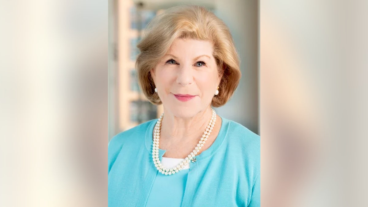 ABC "风景" 他喜欢NPR的Nina Totenberg。