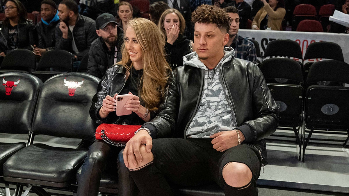 Patrick Mahomes and Brittany Matthews at a basketball game in Chicago