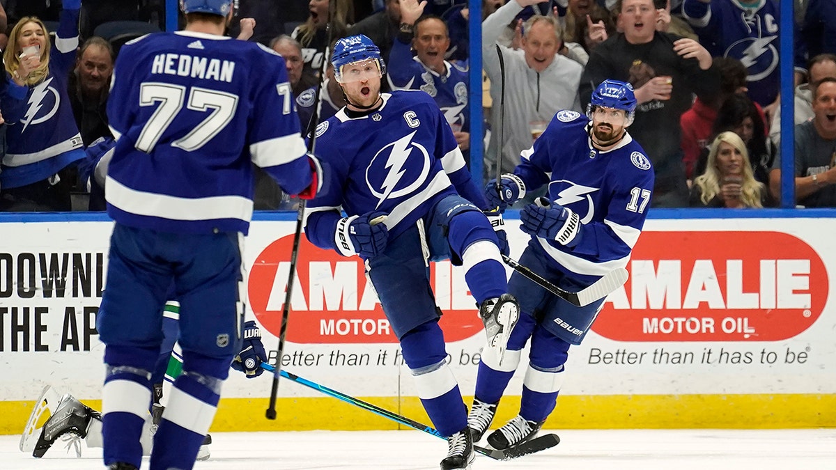 Steven Stamkos Scores 18th Goal, Lightning Beat Canucks | Fox News