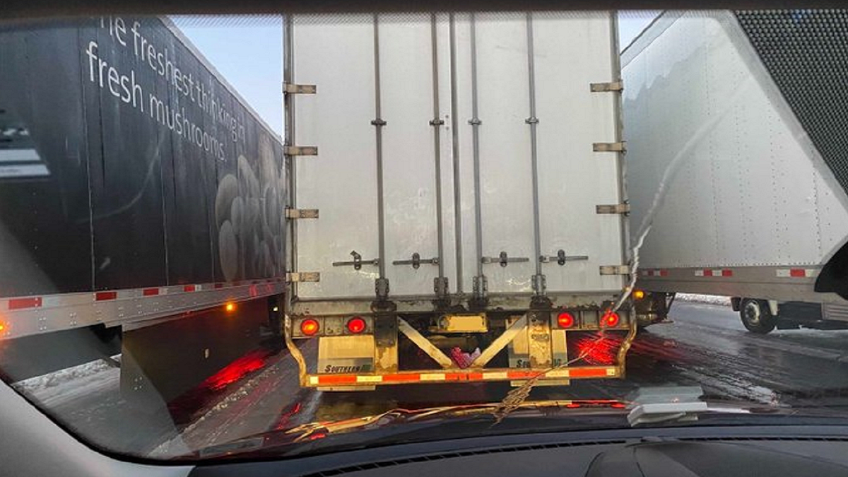 Tim Kaine's current view from behind the wheel along Interstate-95. (Tim Kaine/Twitter)