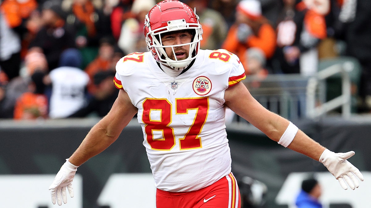 Travis Kelce of the Kansas City Chiefs celebrate after catching a 3-yard pass for a touchdown in the first quarter of the game against the Cincinnati Bengals at Paul Brown Stadium on Jan. 2, 2022, in Cincinnati, Ohio.