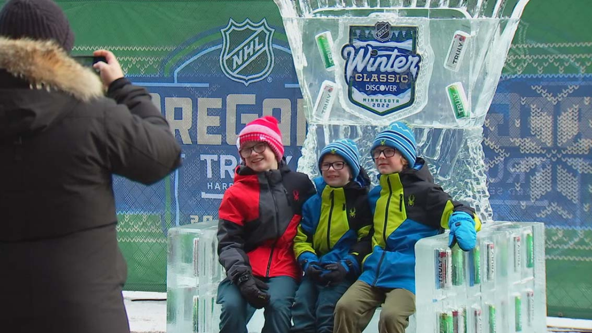 It's hockey, it's Minnesota, that's why we're here': Fans turn out for  frigid Winter Classic -  5 Eyewitness News