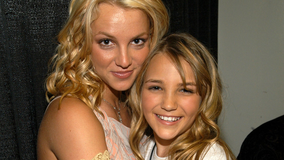 Britney Spears and Jamie Lynn Spears   (Photo by KMazur/WireImage)
