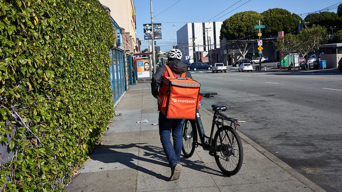 DoorDash Delivery Worker