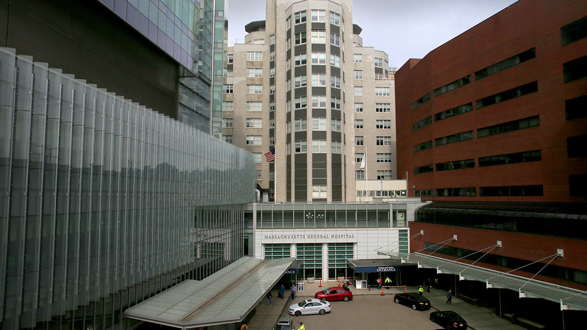  Massachusetts General Hospital entrance on Fruit Street in Boston 