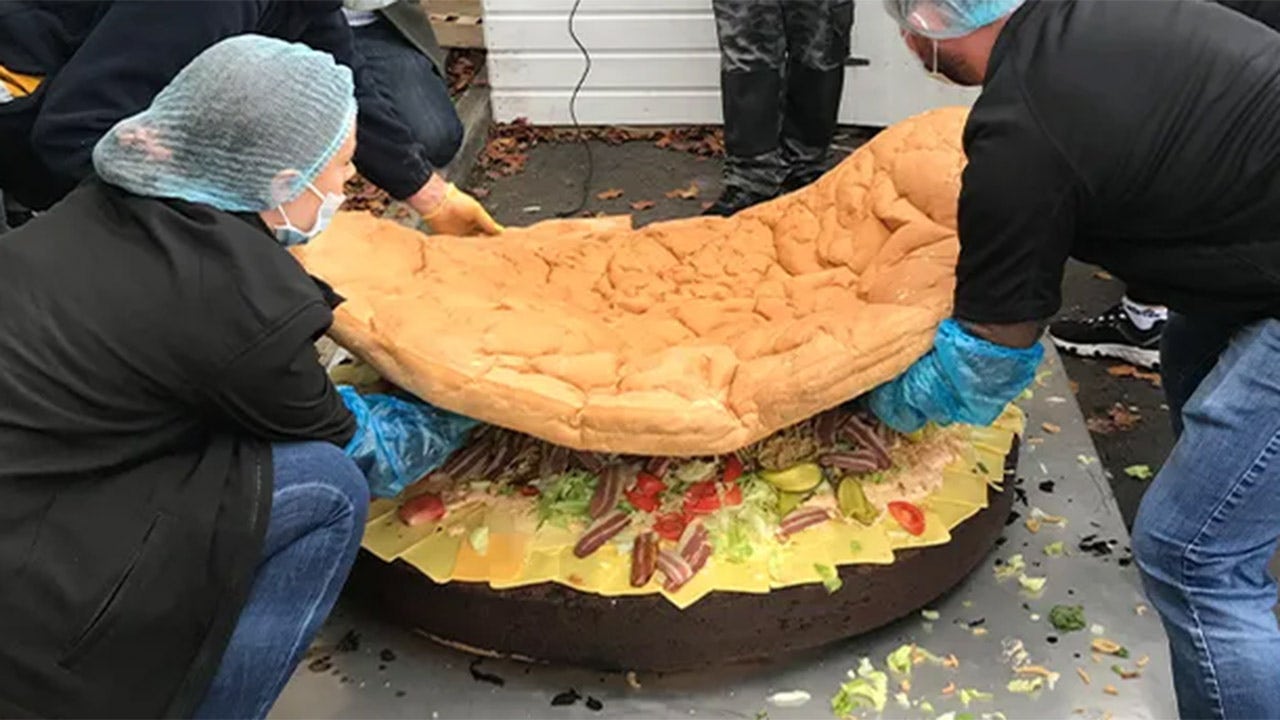 World's largest vegan burger weighs 358 pounds | Fox News