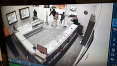 California jewelry store owner takes matters into his own hands and stops smash-and-grab attempt
