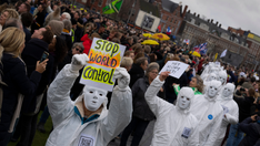 Thousands protest strict lockdown measures in Amsterdam despite local government ban