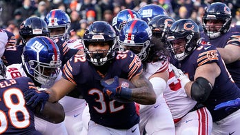 Robert Quinn sets Bears season sacks record in 29-3 rout of Giants