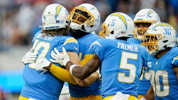 Herbert, Roberts propel Chargers back into playoff position