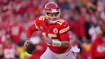 Patrick Mahomes' incredible touchdown toss to Travis Kelce sends social media into frenzy