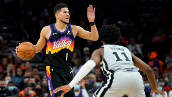 Devin Booker, NBA-best Suns rally for 10th straight win, top Spurs 115-110