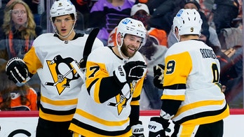 Penguins win 10th straight, 6-2 over Flyers