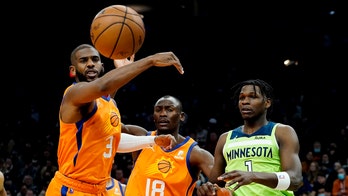 Chris Paul, Devin Booker help NBA-best Suns roll to 9th straight win