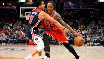 DeMar DeRozan beats the buzzer again, giving Bulls 7 straight wins