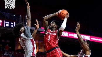 No. 12 Houston holds off Temple with help from Fabian White Jr, Jamal Shead