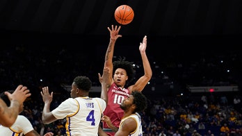 Jaylin Williams, Arkansas finish on 17-2 run, upset No. 12 LSU