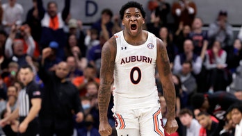 No. 2 Auburn routs Georgia with 6 in double figures